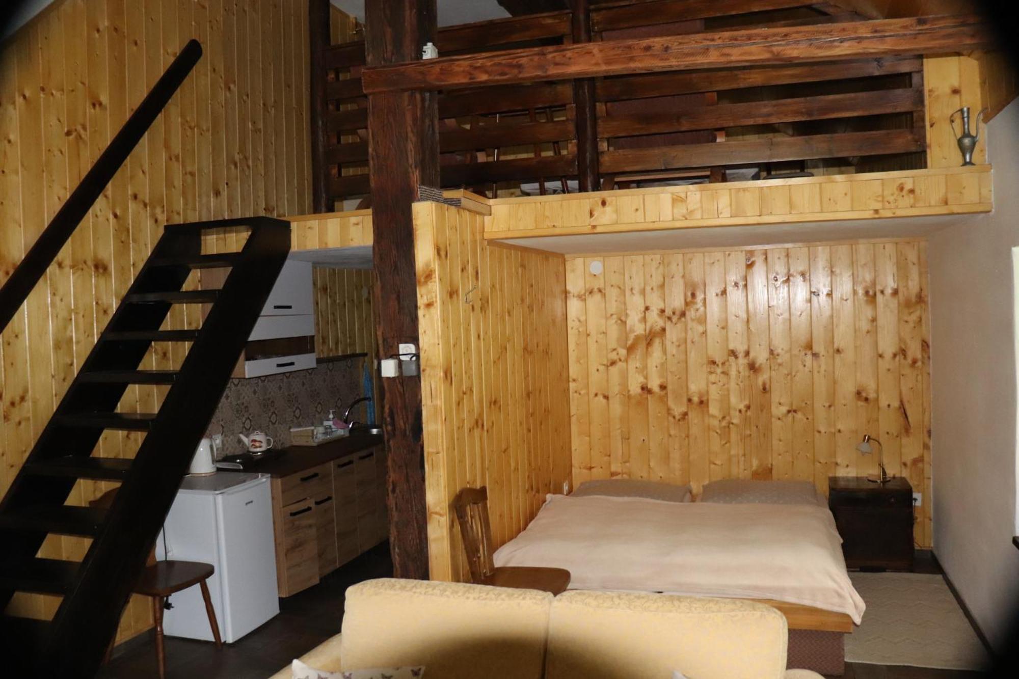 Hostinec Stará Krčma Stratená Exterior foto